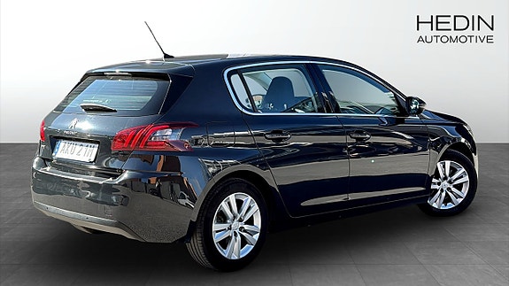 Peugeot 308 2 of 5