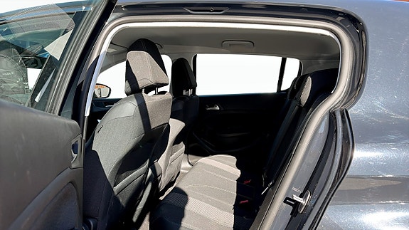 Peugeot 308 4 of 5