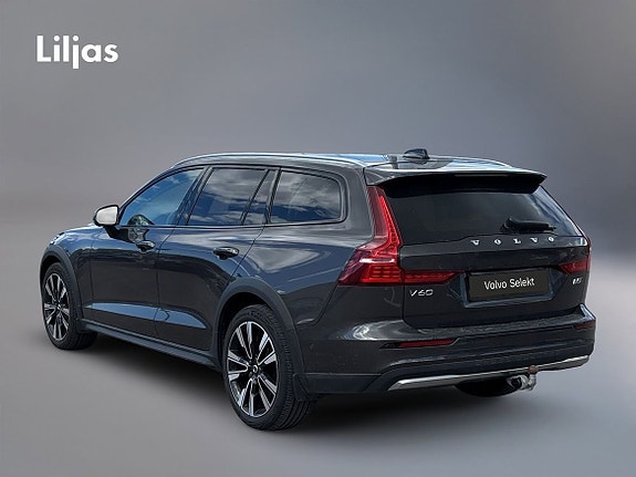 Volvo V60 Cross Country 3 of 5