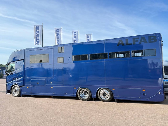 KRISMAR PÅ VOLVO FH MED UTSKJUT OCH UPPSKJUT PÅ ALFAB 2 of 12