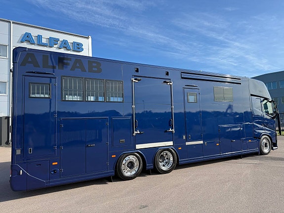 KRISMAR PÅ VOLVO FH MED UTSKJUT OCH UPPSKJUT PÅ ALFAB 4 of 12