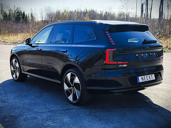 Volvo EX90 3 of 5
