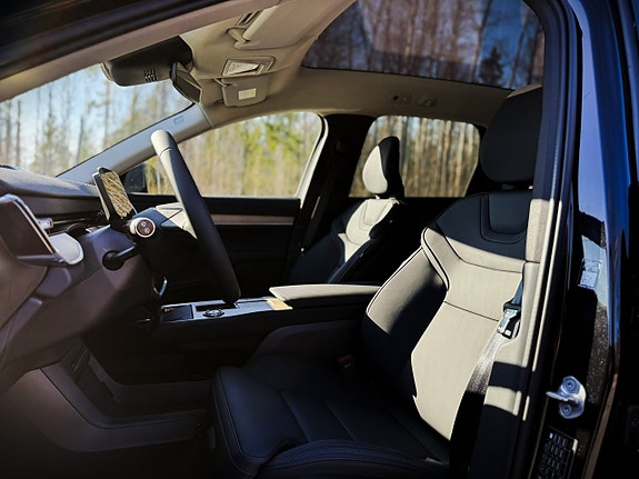 Volvo EX90 14 of 26