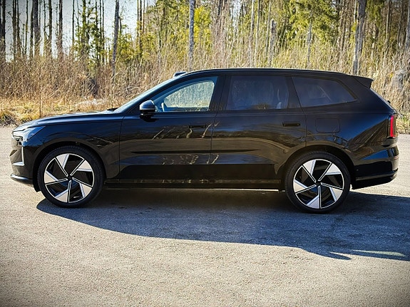 Volvo EX90 2 of 5