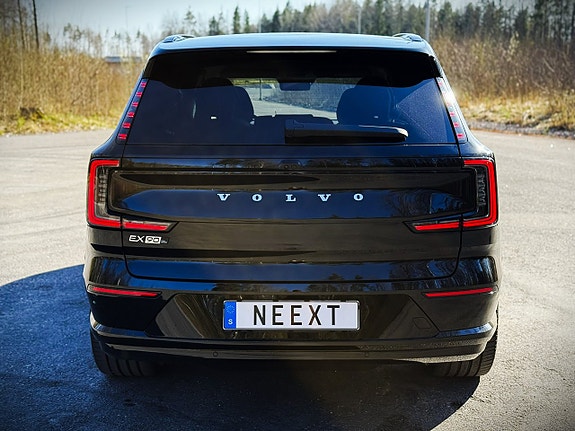 Volvo EX90 4 of 5