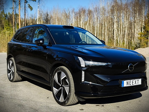 Volvo EX90 8 of 26