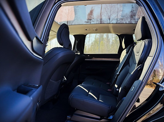 Volvo EX90 15 of 26