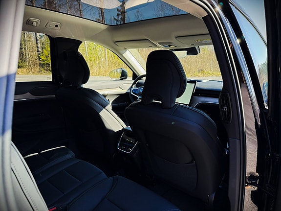 Volvo EX90 17 of 26
