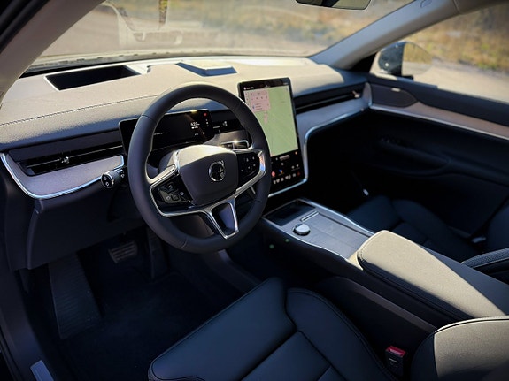 Volvo EX90 13 of 26