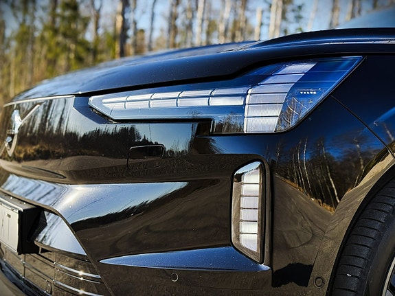 Volvo EX90 11 of 26