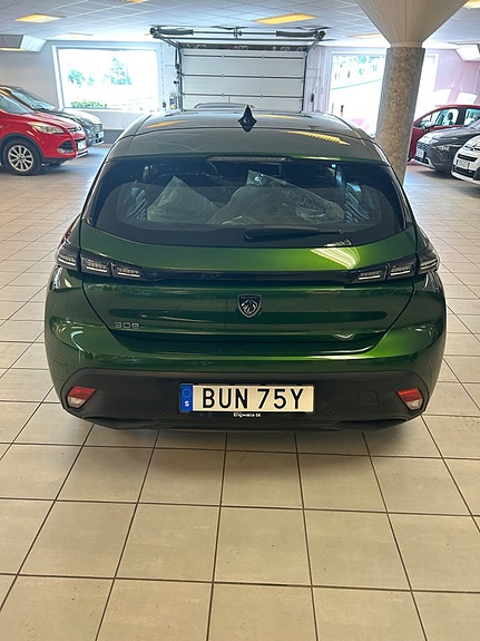 Peugeot 308 2 of 5