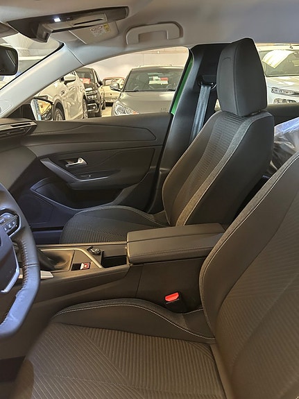 Peugeot 308 8 of 8