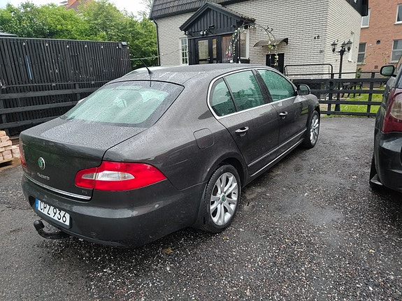 Skoda Superb 2 of 5
