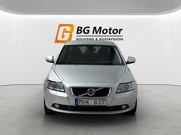 Volvo S40 2 of 19