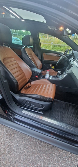 Volkswagen Passat Alltrack 3 of 4