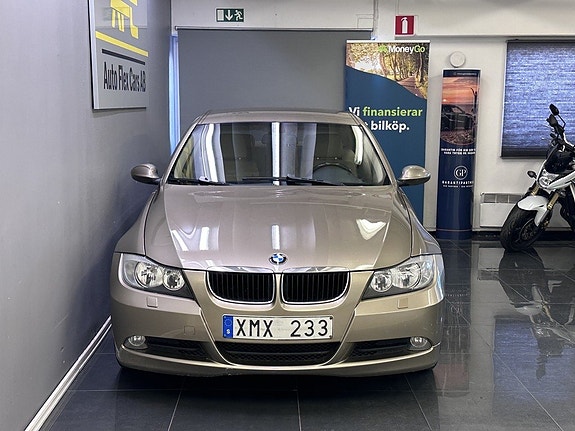 BMW 320d 4 of 5