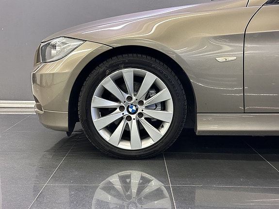 BMW 320d 3 of 5