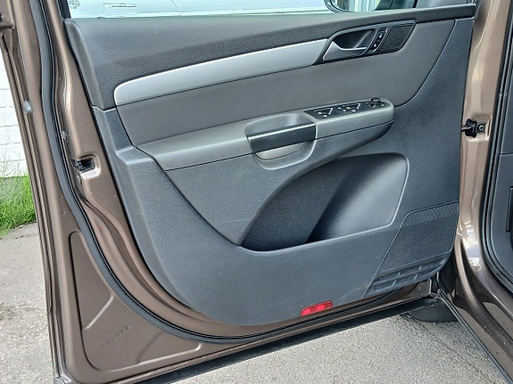 Volkswagen Sharan 9 of 27
