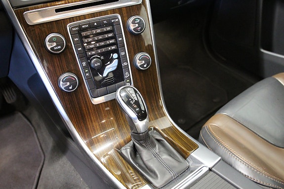 Volvo XC60 10 of 26