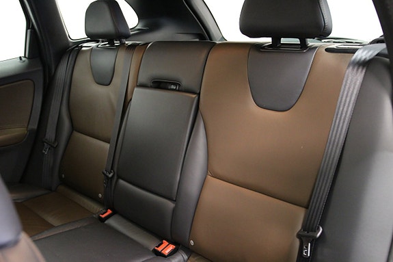 Volvo XC60 14 of 26