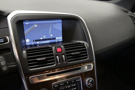 Volvo XC60 11 of 26