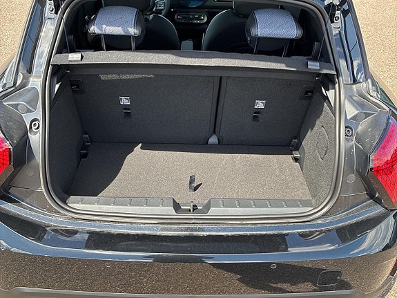 MINI Cooper SE 10 of 16