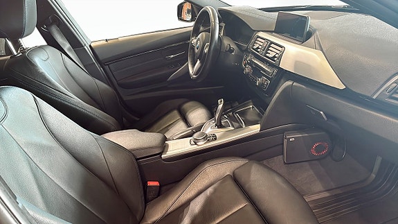BMW 320 3 of 5