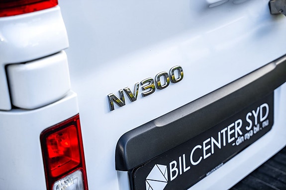 Nissan NV300 10 of 27