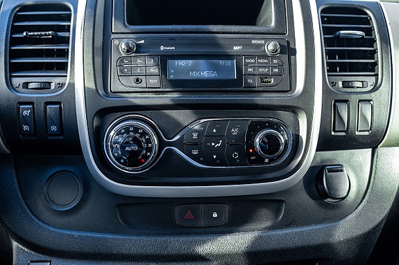 Nissan NV300 20 of 27