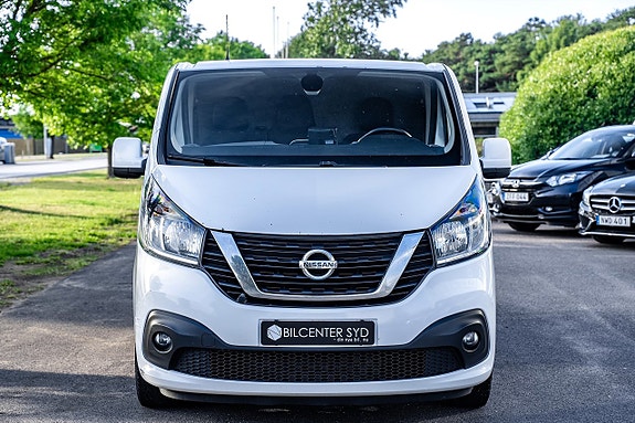 Nissan NV300 2 of 5