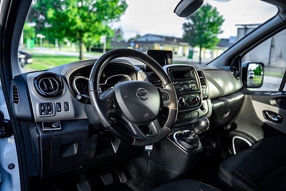 Nissan NV300 18 of 27
