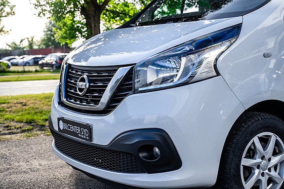 Nissan NV300 4 of 5