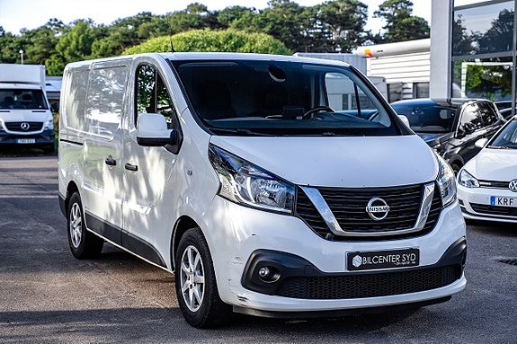 Nissan NV300 3 of 5