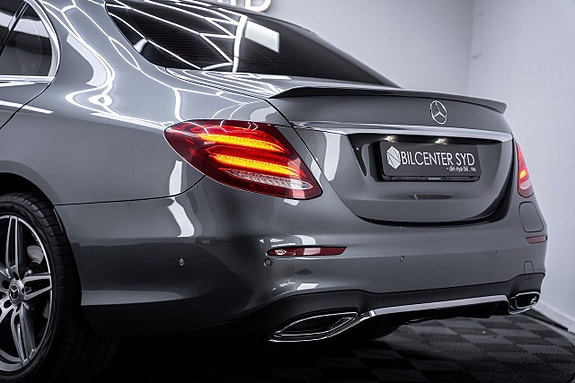 Mercedes-Benz E300 de 12 of 27