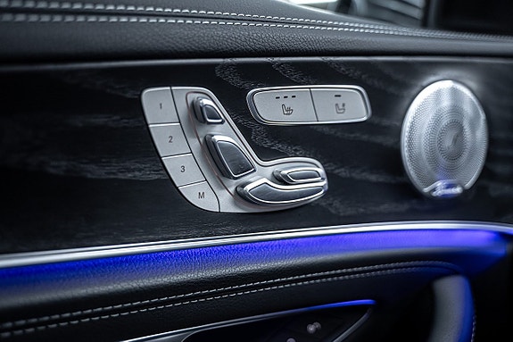 Mercedes-Benz E300 de 21 of 27
