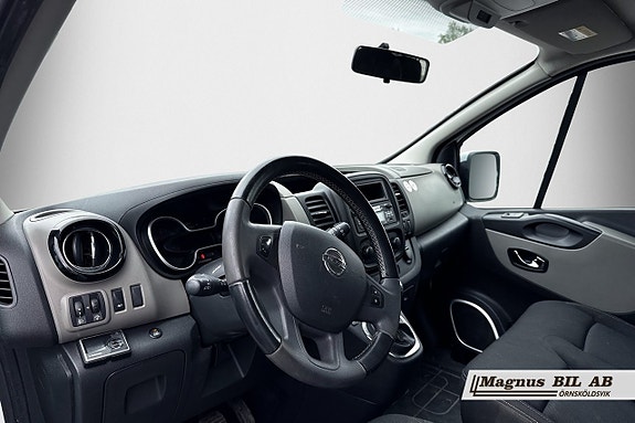 Nissan NV300 3 of 4