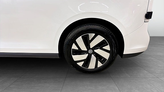 Volkswagen ID. Buzz 6 of 19