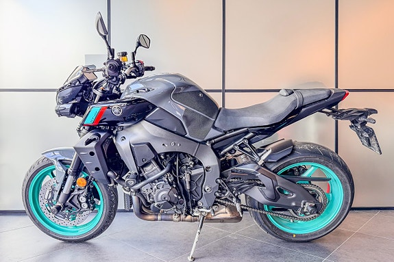 Yamaha MT-10 3 of 5