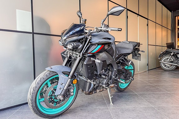 Yamaha MT-10 2 of 5