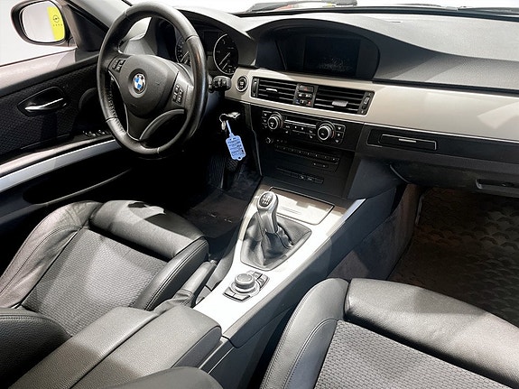 BMW 320d 11 of 15