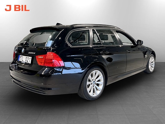 BMW 320d 3 of 15