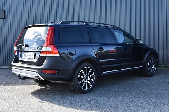 Volvo XC70 2 of 5