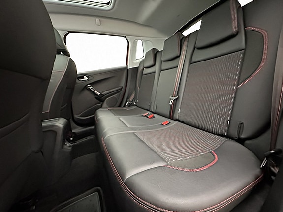 Peugeot 2008 26 of 30
