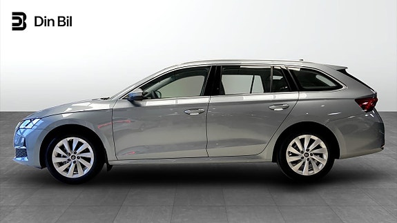 Skoda Octavia 2 of 5