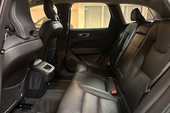 Volvo XC60 12 of 15