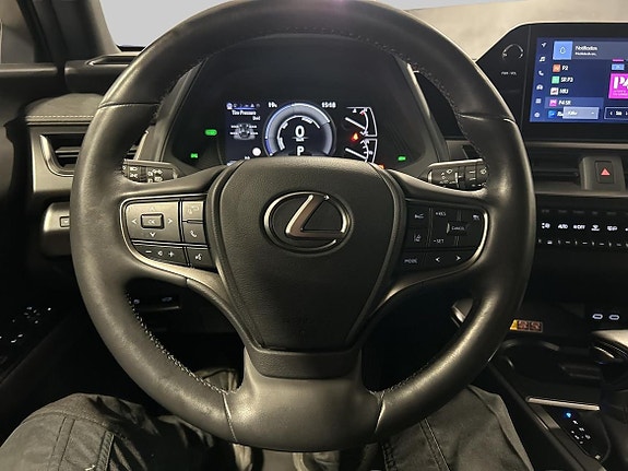 Lexus UX250h 21 of 24