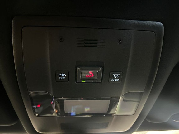Lexus UX250h 22 of 24