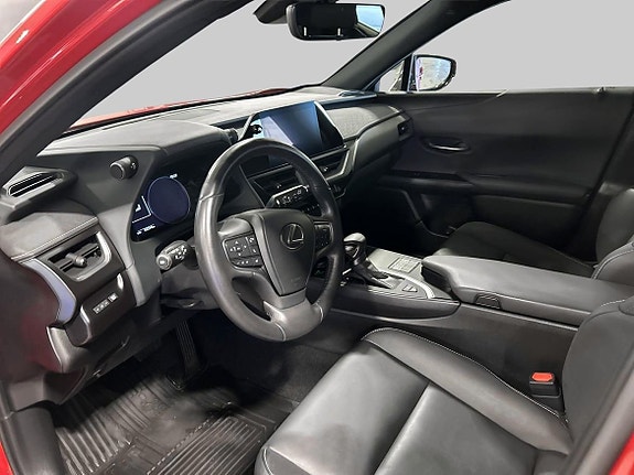 Lexus UX250h 12 of 24