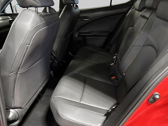 Lexus UX250h 9 of 24