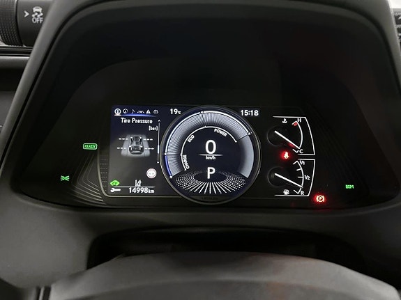 Lexus UX250h 13 of 24